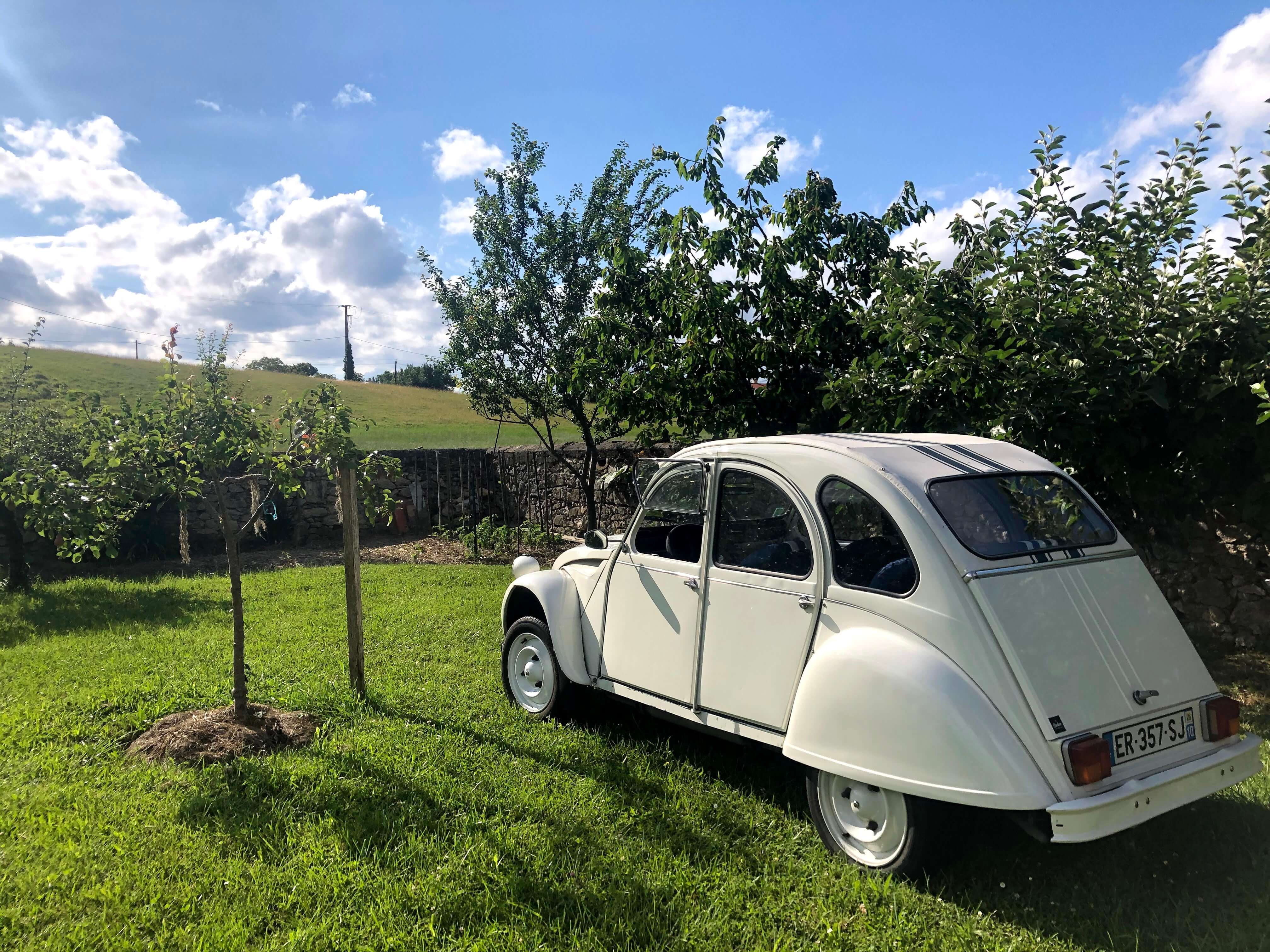 2CV dans la campagne